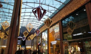 Christmas Late Night Shopping