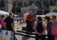 Red Coat Guide speaking to a group