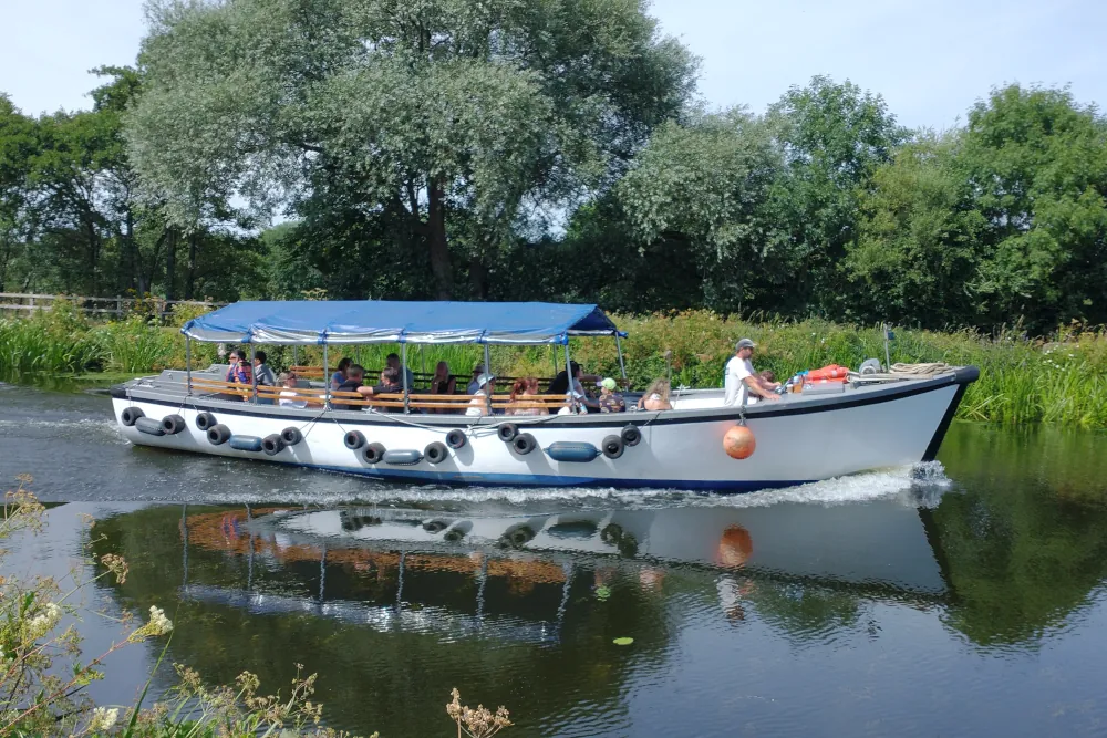 Red Coat Guides Canal Boat Tour on the Exeter Ship Canal